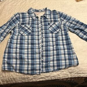 Women’s 3/4 sleeve blouse.